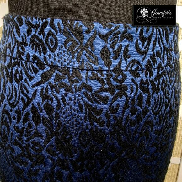 Ann Taylor Petite Black and Blue Damask Pencil Skirt Size 8P - Picture 2 of 9